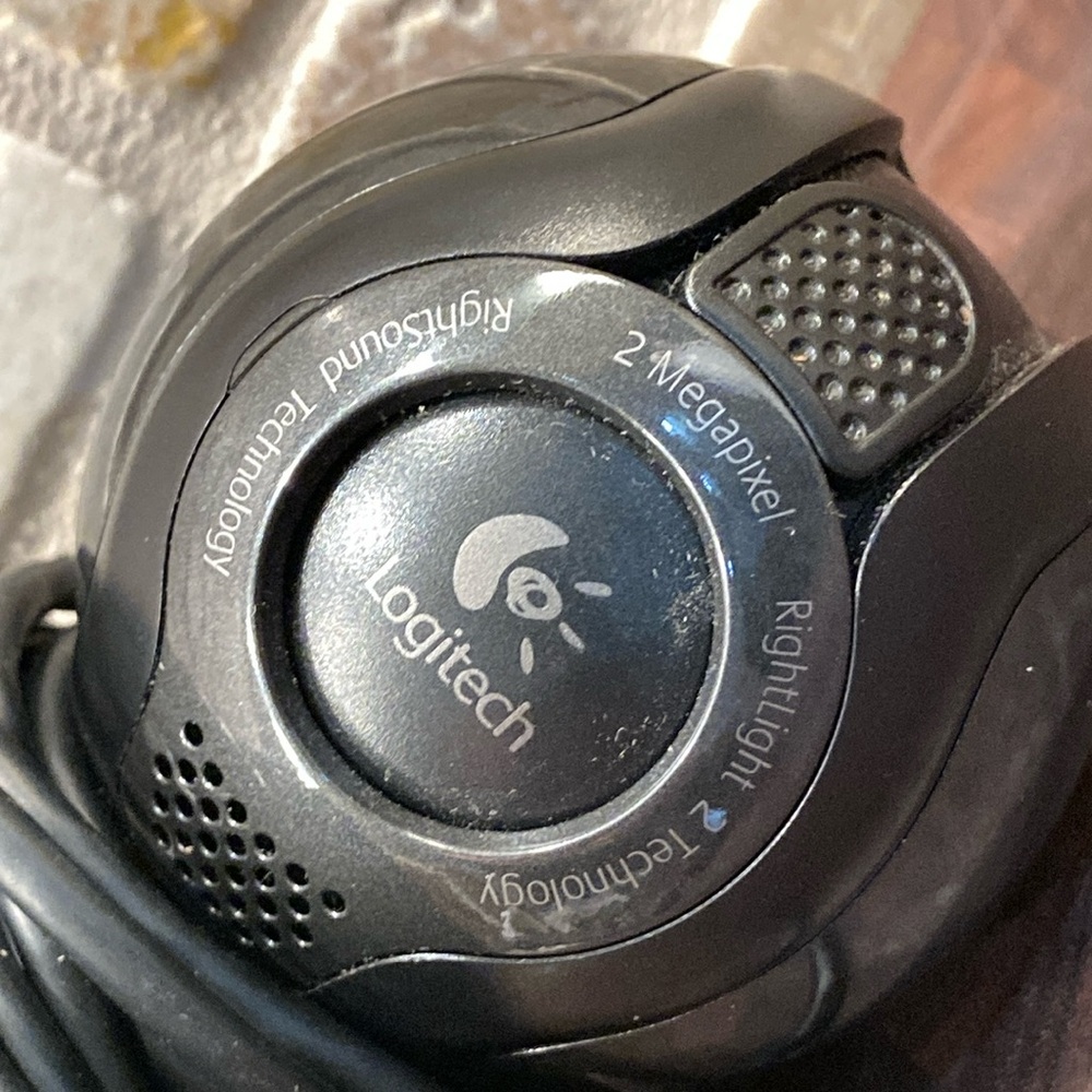 Logitech 2MP Webcam with Built-In Microphone - Picture 3 of 3